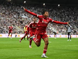 联赛首轮首发出战，恩古莫哈成利物浦队史第二位17岁球员