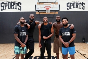 夸梅：76人的合练说明不了啥 我上我也行 这跟NBA比赛完全不一样