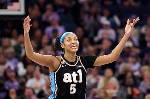 里斯篮板遥遥领先WNBA 但因自铁自抢太多被嘲讽“Mebound”