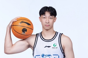 广州男篮为状元宋昕澔完成注册 双方签下为期3年新秀合同
