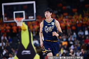 互换！媒体人：黄明依租借加盟吉林男篮 杨腾飞租借加盟广东男篮
