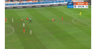 0-3落后+少打一人！韦子弦拉倒对手吃到本场第二黄，被罚下场！