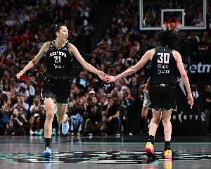斯图尔特盛赞韩旭：在进攻端予取予求 他正积极备战女篮世界杯