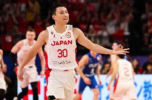 日本库里！富永启生上半场5中4&三分4中3 高效砍下12分&正负值+14