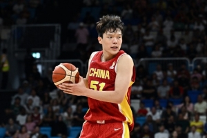 上篮准绝杀！媒体人：恭喜中国男篮 一战奠定瀚森在国家队地位了