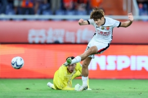 上海海港客场3-0战胜山东泰山，晋级足协杯四强