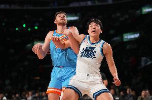 开拓者媒体人：杨瀚森本场的表现好于夏联 未来定位是克林根替补