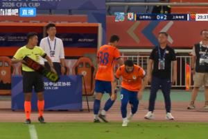 半小时换人！泰山0-2落后换上瓦科，换下首发的依木兰