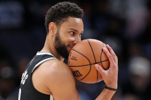 时隔一年回归！本西24-25赛季场均5+5.6+4.7 命中率52%三分0出手