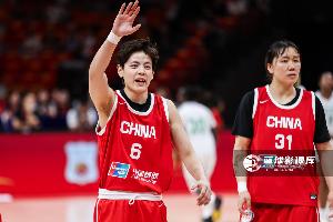 能攻能守！杨舒予半场6中5&三分2中2 砍下12分2板6助2断
