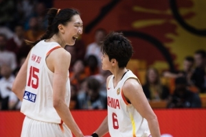 双枪开火！杨舒予&韩旭首节合计8中5 合砍15分4板1助1帽