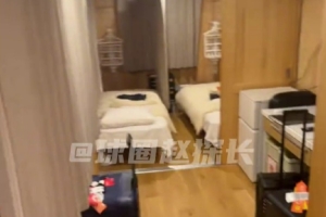 甚至不如大学宿舍？媒体人晒中国男篮前方住宿条件 三人挤小房间