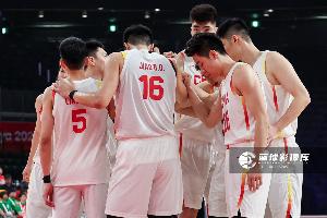 媒体人：先不管对手 起码中国男篮每个人在场上都很有自信