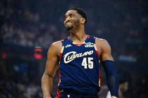 队记：不会有球星主动来骑士 今夏能提前续约米切尔骑士有些幸运