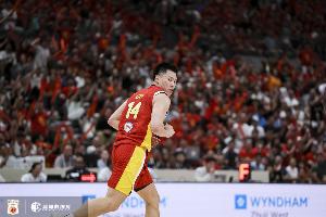 要及时调整！李弘权首发18分钟 三分5中1拿到3分3板2助