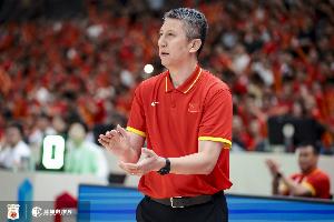 媒体人：巴林输急眼了？赛后教练都不来跟郭导握手？