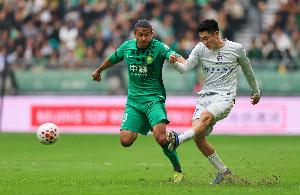 记者：陈晋一返回申花基地随康复师恢复训练，联赛结束前或复出
