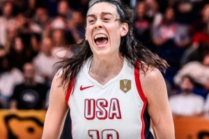 不败神话！FIBA：斯图尔特参加女篮世界杯从未输过一场比赛