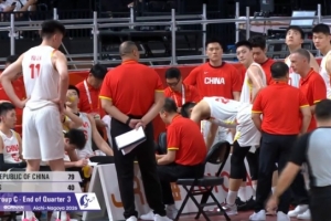 命中率下滑！中国男篮第三节13-10菲律宾 上半场两个单节均30+