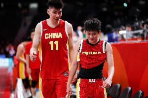 媒体人：沙特阵容完整 中国男篮残阵能咬下来挺进4强 很不错了