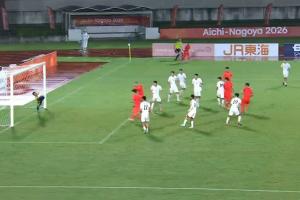 头球威胁！U23国足角球进攻，张玉宁头球一顶被对方门将扑出