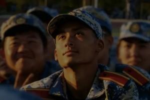 真的像！军训小哥因神似科比走红 网友：老师点名都得喊“曼巴”