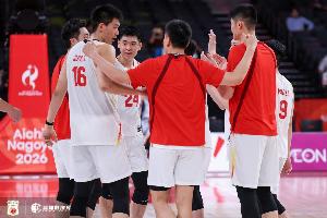 媒体人：身材优势没发挥 下半场赶紧思想一致一人投其他人就去抢