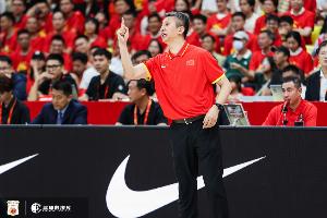 媒体人：中国男篮一年内面对日韩各输了两场 不只主教练要背锅