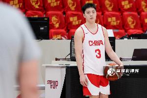 半决赛11分4助1帽！“中国男篮队长胡明轩赛后发声”登顶热搜