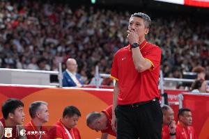 解说：中国男篮半场领先伊朗2分 又是一场苦战 这球看得太心累了