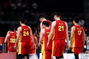 中国男篮半场罚球16-2伊朗男篮 但半场仅得31分 仅领先2分