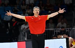 中国男篮8中2！郭士强一直在场边喊伊朗没篮 伊朗半场三分16中6