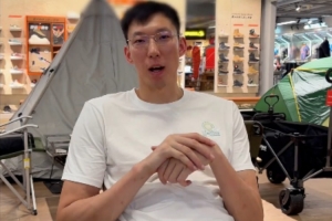 周琦社媒晒视频：身高2米16挑选户外装备