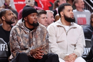 斯通：对本赛季特别期待 上赛季此时曾因范弗里特大伤而非常紧张