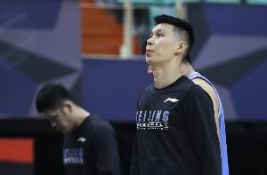 林书豪：在美国被视为亚洲球员 到亚洲被当成美国人 始终像外来者