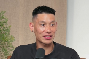 林书豪回忆CBA趣事：在客场吃饭时 好几人突然端上来一整只烤全羊
