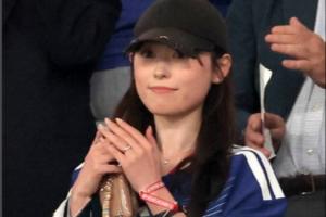 刚官宣3天！久保建英妻子福原遥佩戴婚戒现场观赛日本vs新西兰