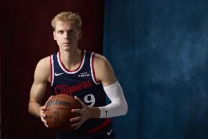 表现很一般！快船新援迪克5投仅1中 拿到4分6篮板1助攻