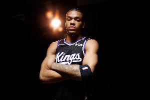 表现不俗！7号秀阿卡夫17中8高效拿到19分2板4助 美中不足有5失误