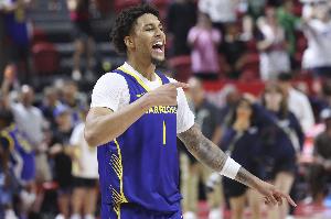 伦德博格：每天和NBA球员待在一起很不真实 有时和他们说话会紧张