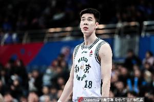杀伤力超强！郭昊文半场6中3砍下15分3助 罚球10中9！
