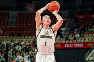 终结还是在线！付豪首发20分钟 10中6高效砍下16分7篮板