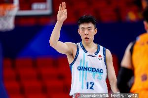 挺全面！段昂君半场5中3拿到10分4板3助 罚球3中3
