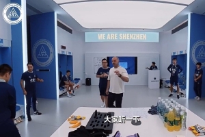 中场休息，更衣室里主教练坚定的声音，为下半场逆转注入了强心剂