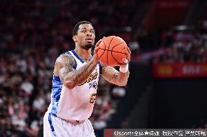 三分7中0！雷琼·塔克16中6拿24分6板4助 罚球14中12