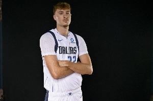 手感不佳！弗拉格半场7投1中 得到7分2篮板4助攻2抢断&正负值-7