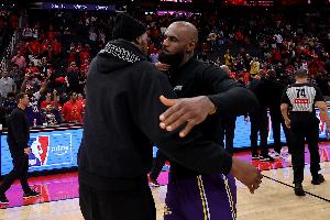 现在的76人比宇宙勇强？KD：76人每个人都能防 勇士当年没那么多
