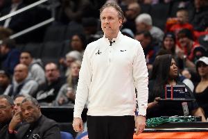 奇才主帅谈球队20次失误：球队仍在磨合 为球员积极尝试感到欣慰
