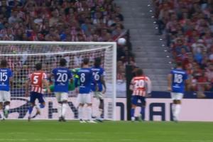 曼联差点0-2！格里马尔多主罚任意球，击中门框右上角弹出