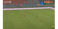 谢文能助攻李源一头球破门，但越位在先进球无效